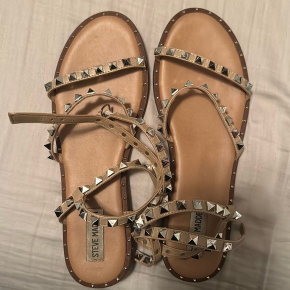 LAST CHANCE BEFORE DONATED - Steve Madden Travel Tan Studded Sandals - Picture 6 of 9